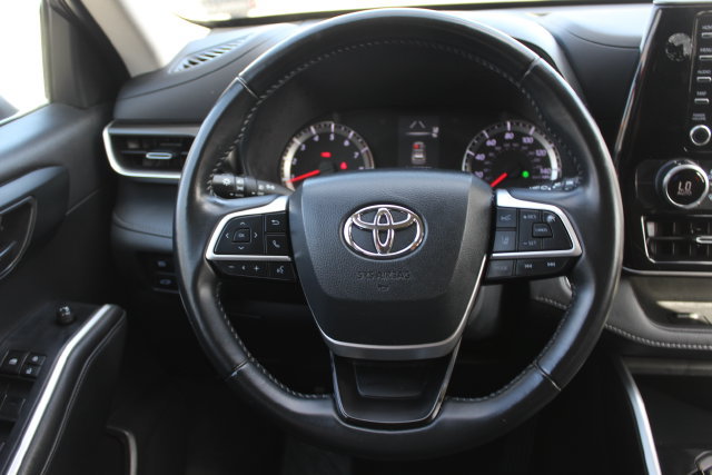 Used 2022 Toyota Highlander LE FWD image 41