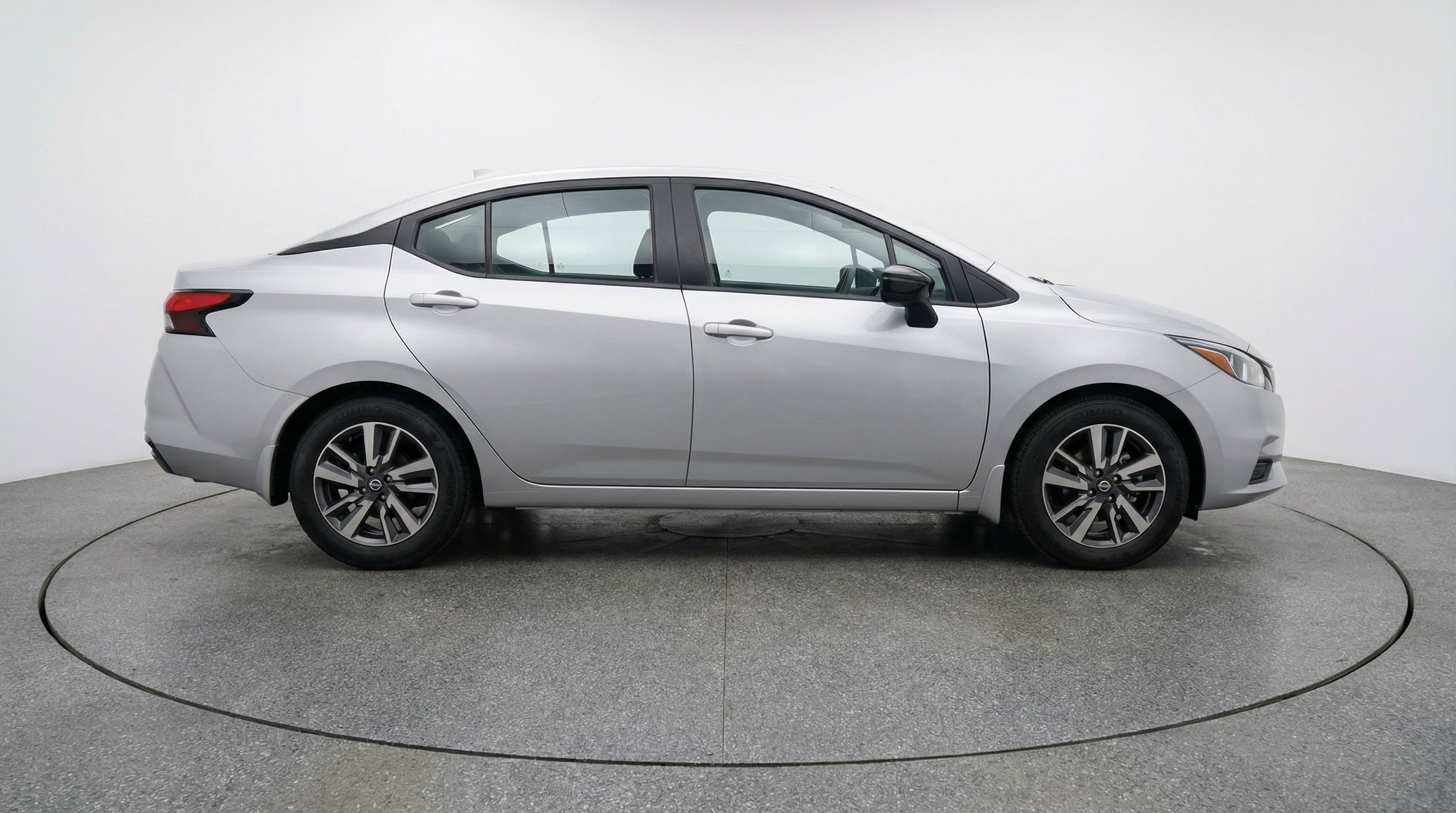 Used 2025 Nissan Versa SV FWD image 11
