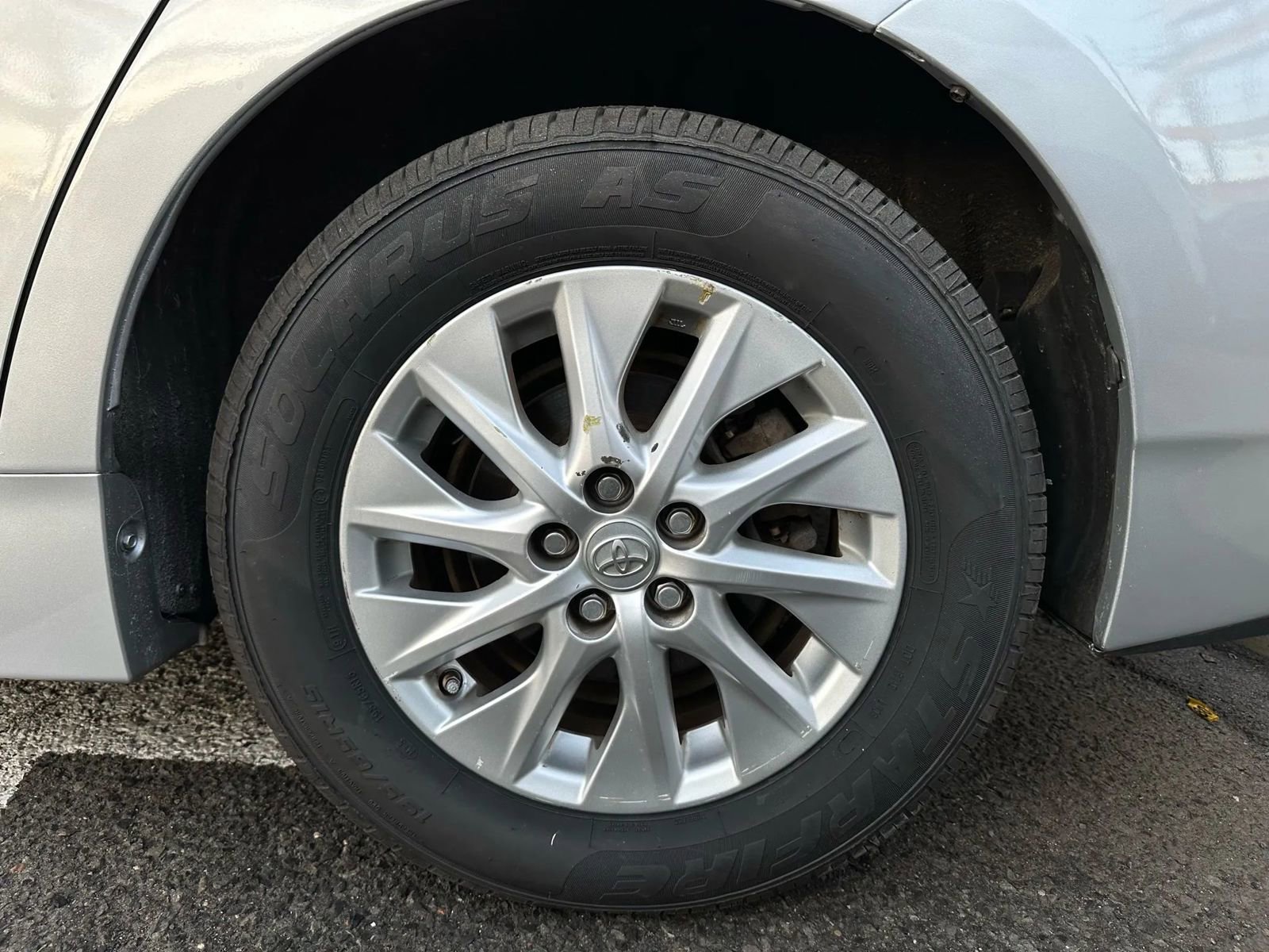 Used 2014 Toyota Prius Plug-In Hybrid image 30