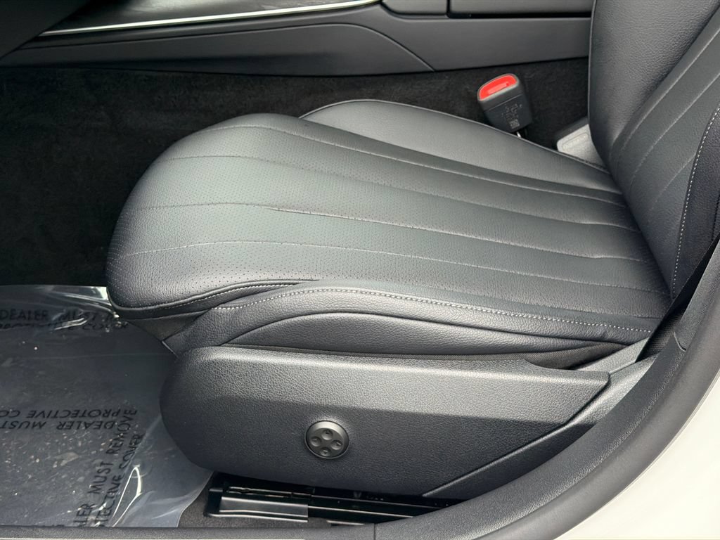 Used 2025 Mercedes-Benz E 350 4MATIC Sedan image 15