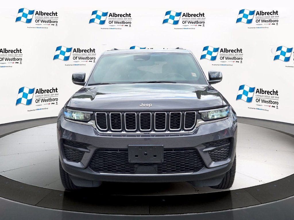 Used 2024 Jeep Grand Cherokee Laredo AWD/4WD image 8