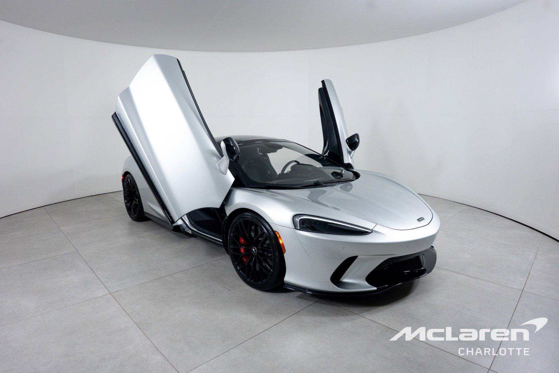 Used 2023 McLaren GT RWD image 32