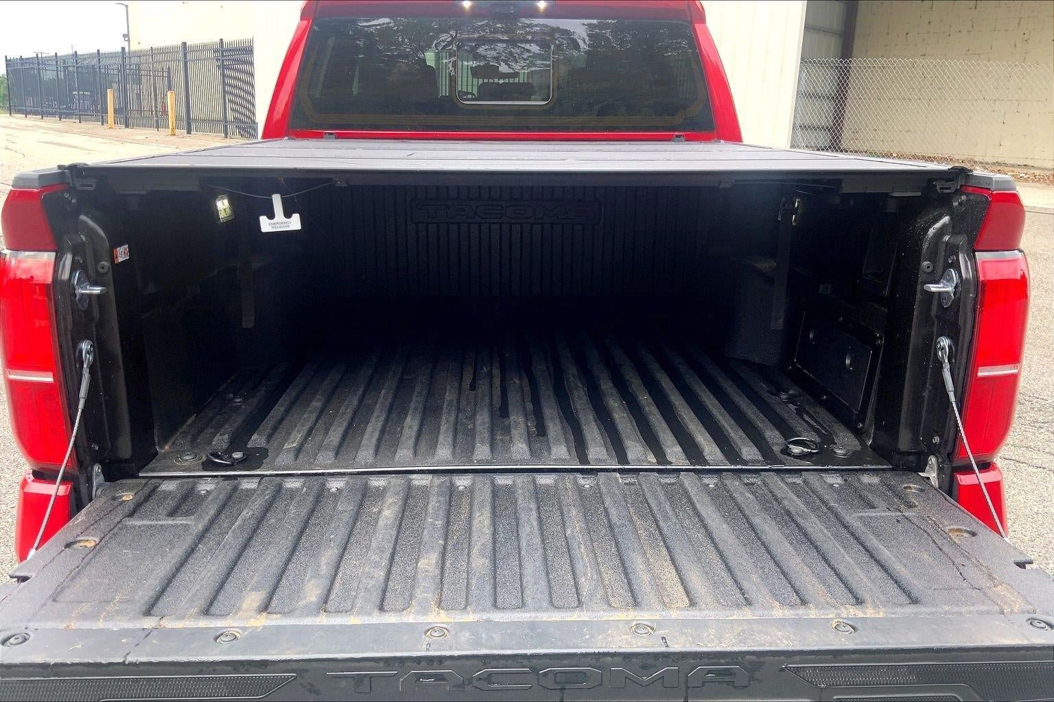 Used 2025 Toyota Tacoma Limited AWD/4WD image 4