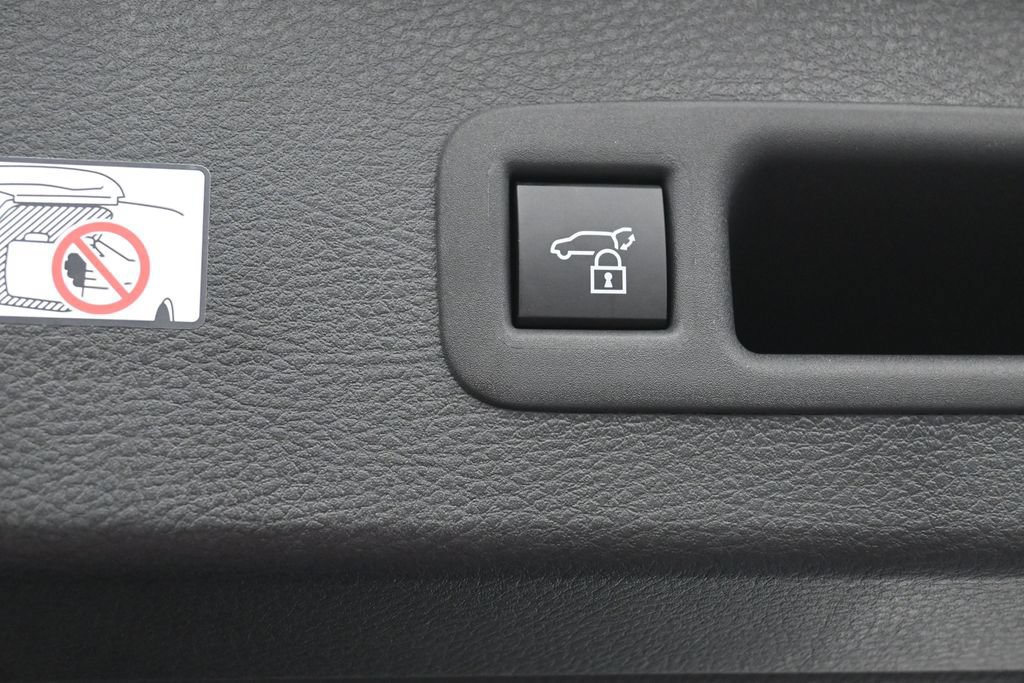 Certified 2026 Toyota Sienna XLE Woodland Edition AWD/4WD image 31