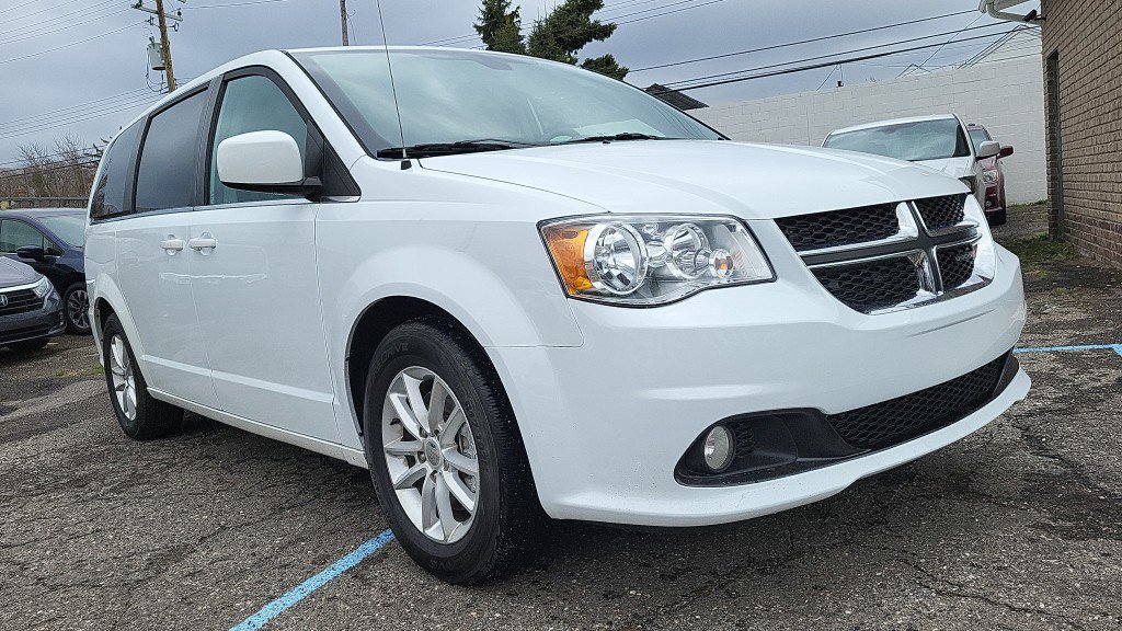 Used 2019 Dodge Grand Caravan SXT image 3