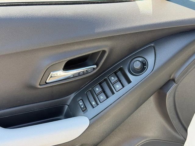 Used 2017 Chevrolet Trax LT w/ LT Convenience Package image 17