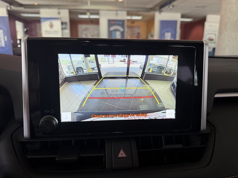 Used 2025 Toyota RAV4 XLE AWD/4WD image 47