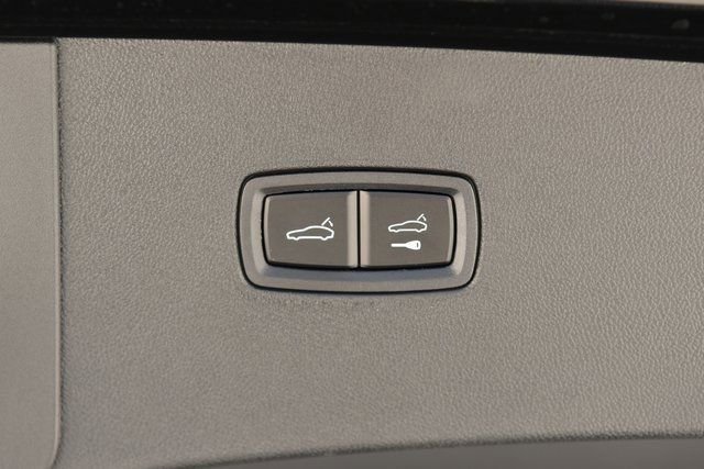 Used 2025 Porsche Cayenne Coupe AWD/4WD image 14
