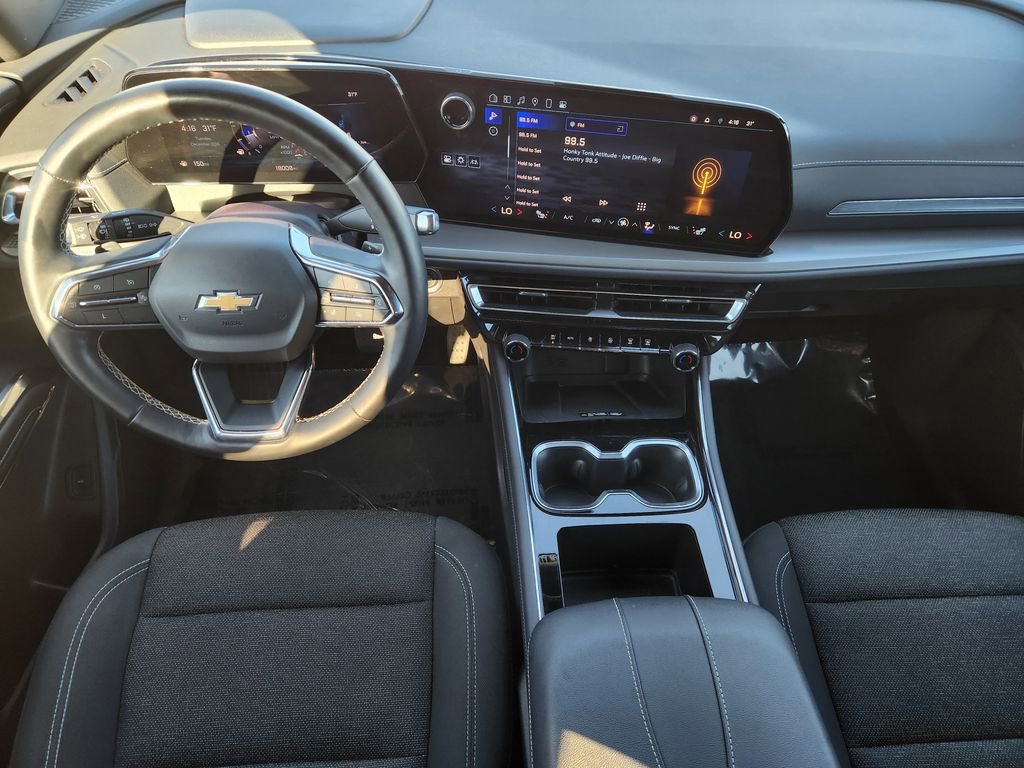 Used 2025 Chevrolet Traverse LT image 26