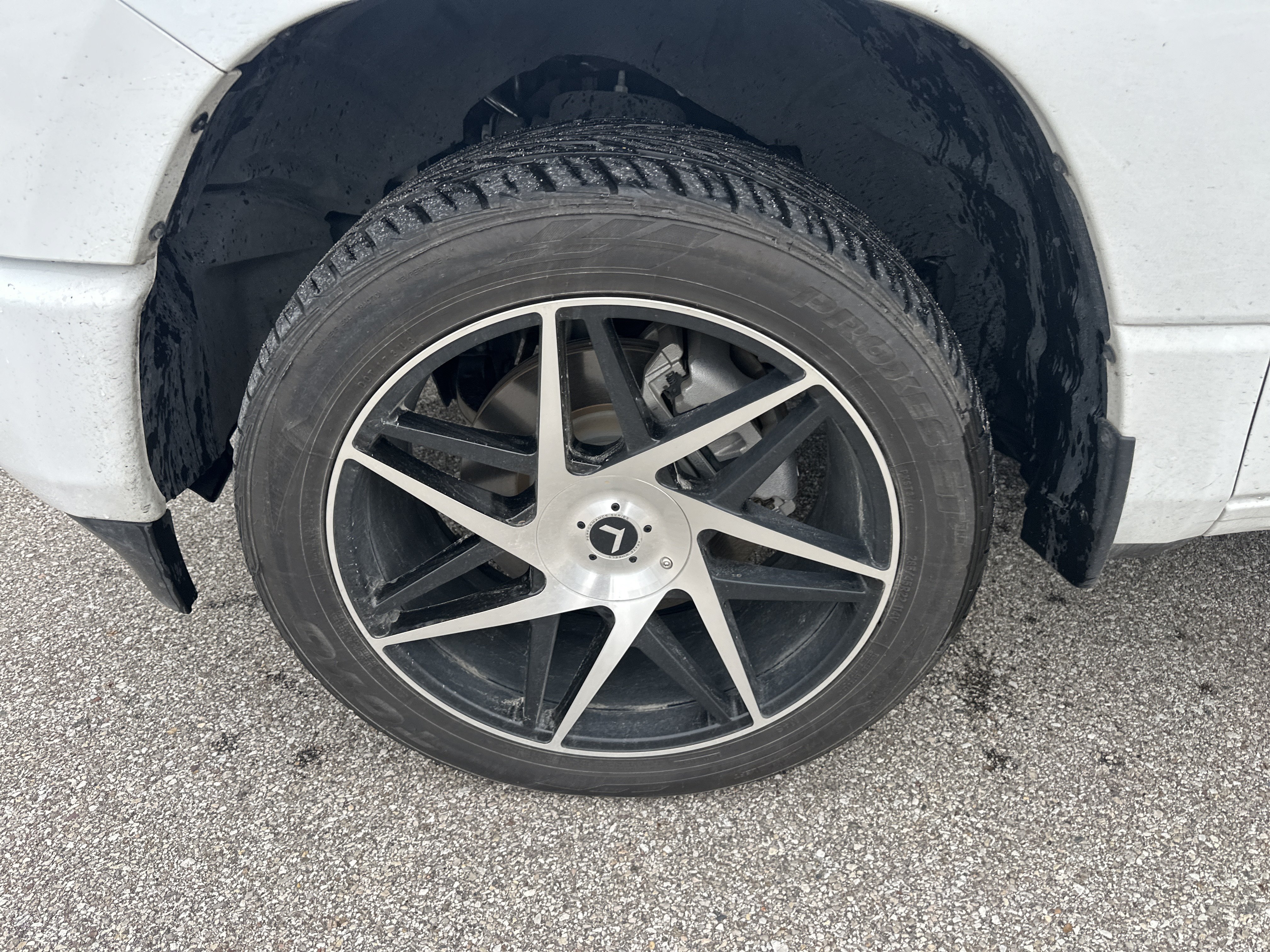 Used 2024 RAM 1500 Laramie AWD/4WD image 7