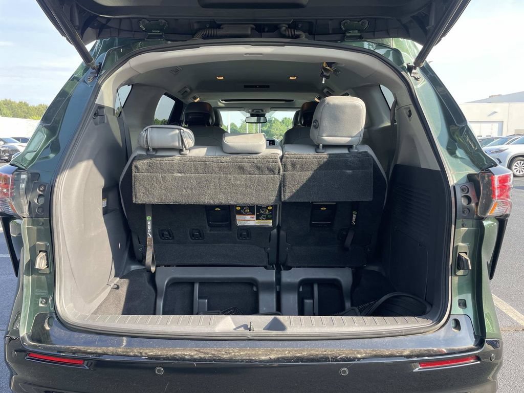 Used 2021 Toyota Sienna Limited FWD image 28