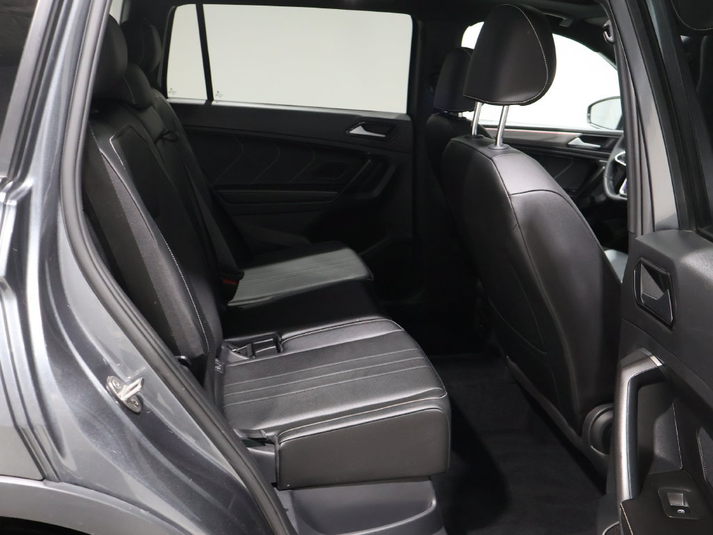 Used 2022 Volkswagen Tiguan SE R-Line AWD/4WD image 23