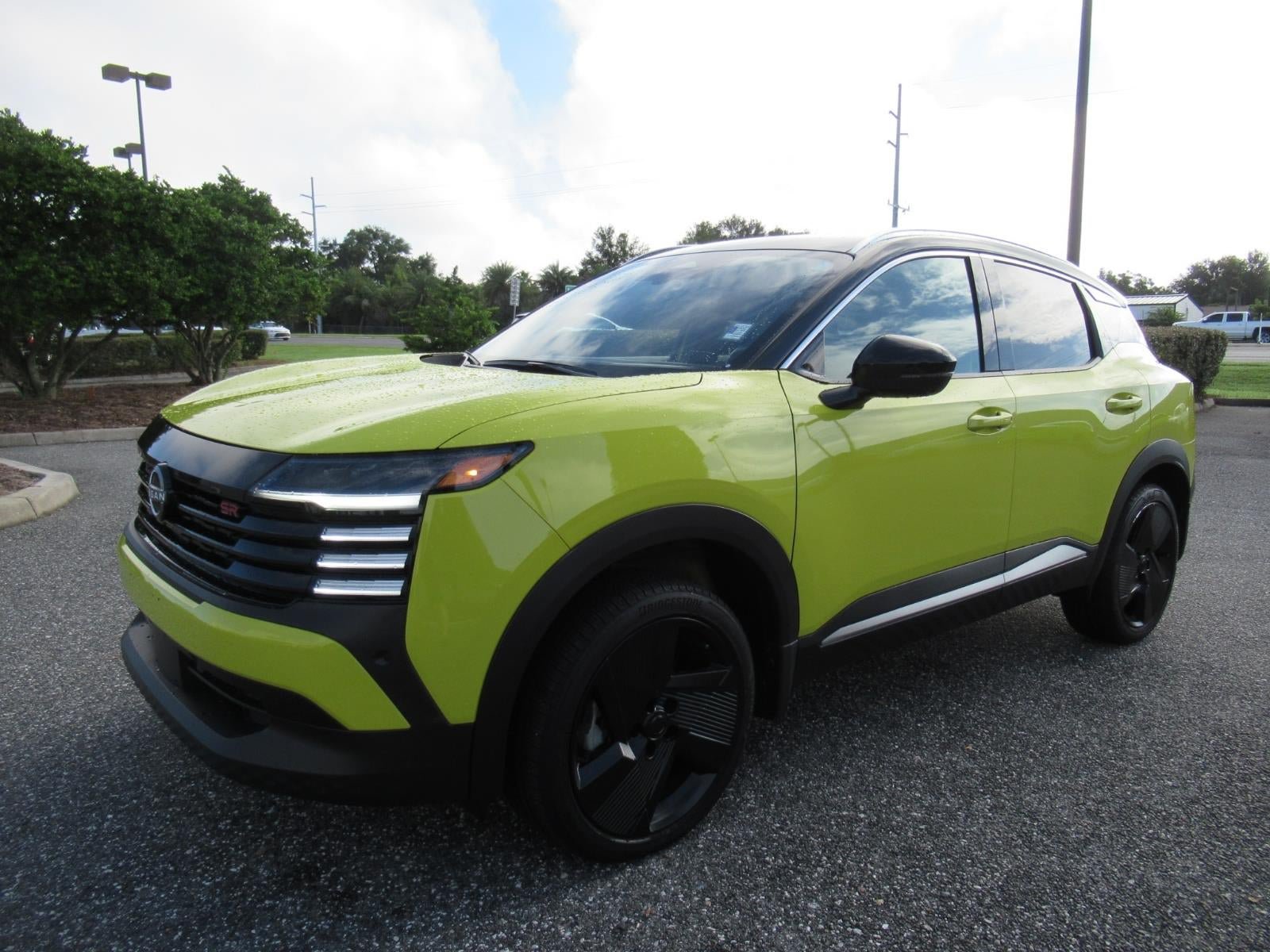 Used 2025 Nissan Kicks SR FWD image 3