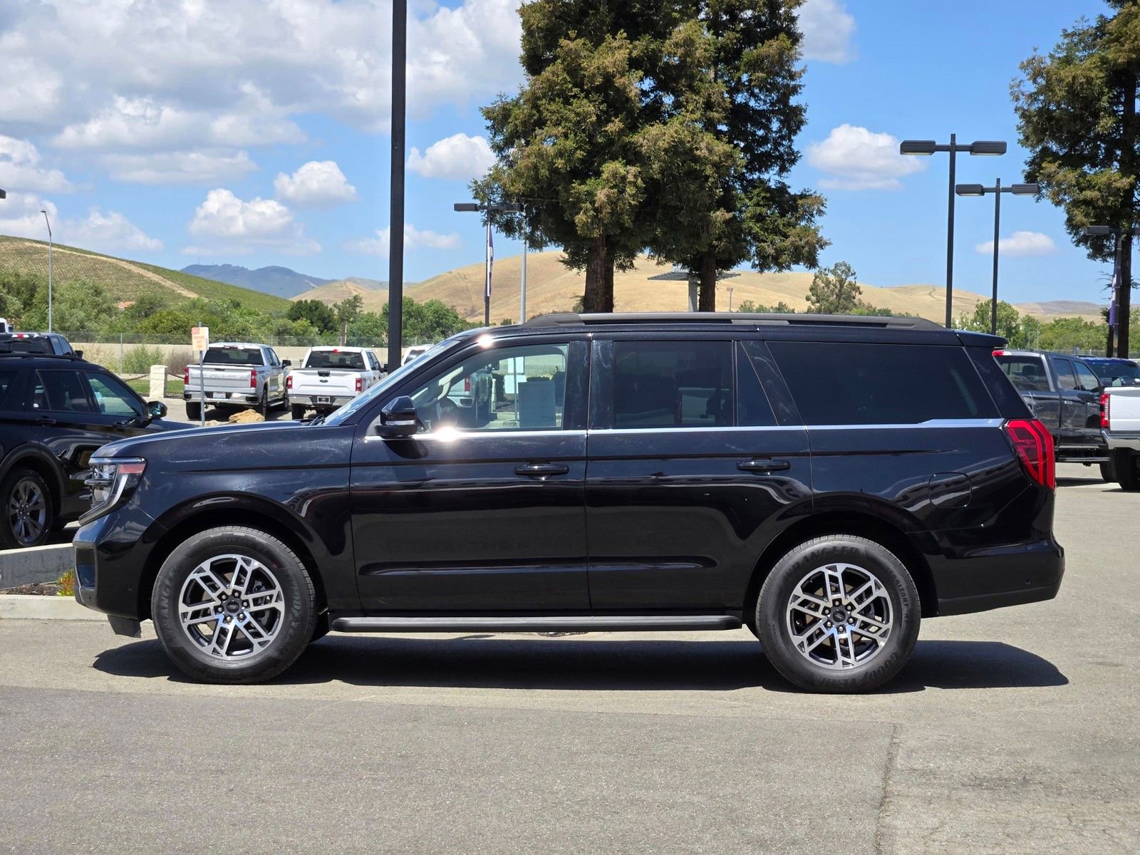 Certified 2025 Ford Expedition Active RWD image 7
