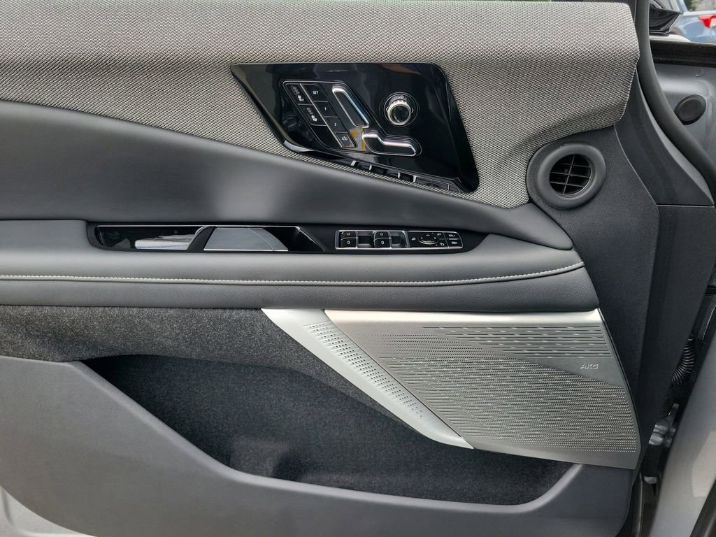 Used 2025 Cadillac Optiq Luxury 1 image 23