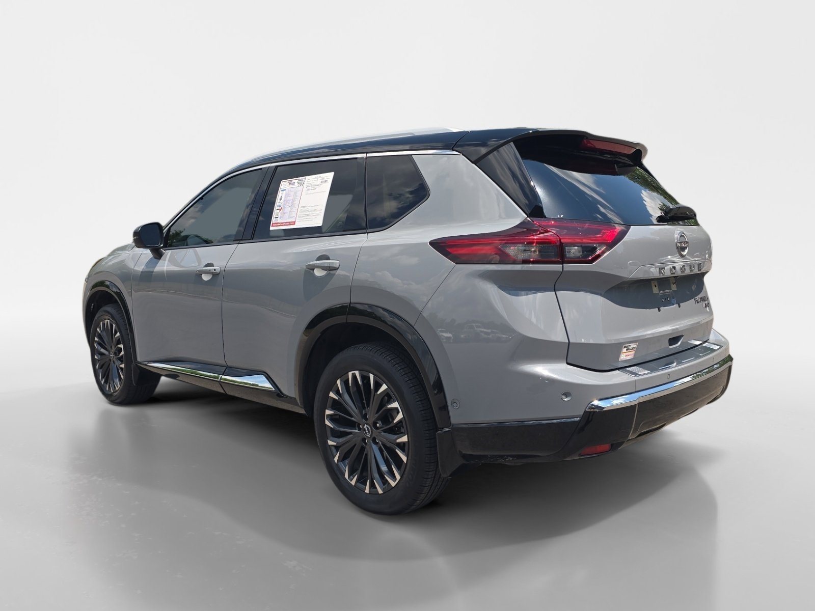 Used 2024 Nissan Rogue Platinum AWD/4WD image 3