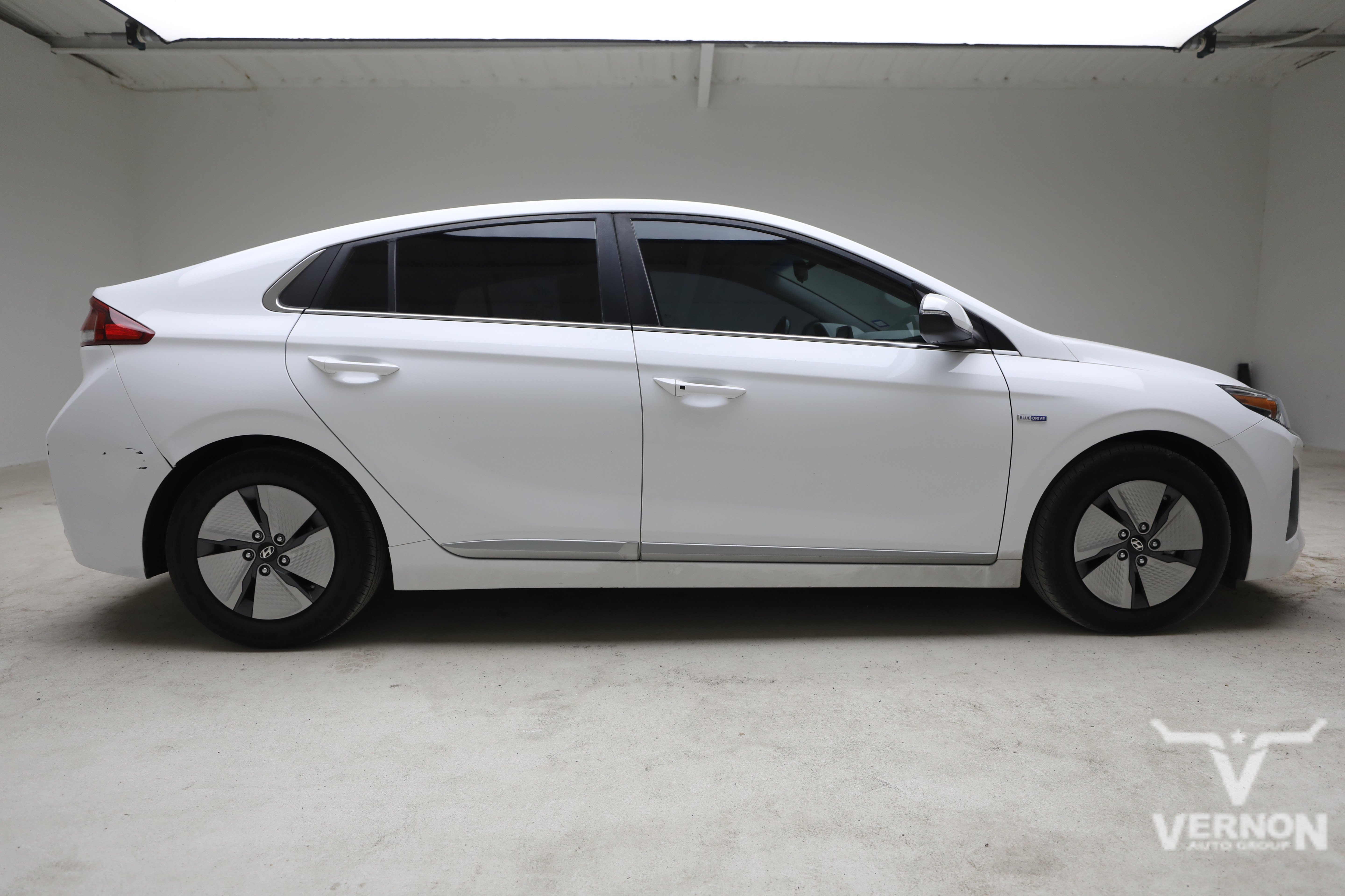Used 2020 Hyundai Ioniq SE FWD image 5