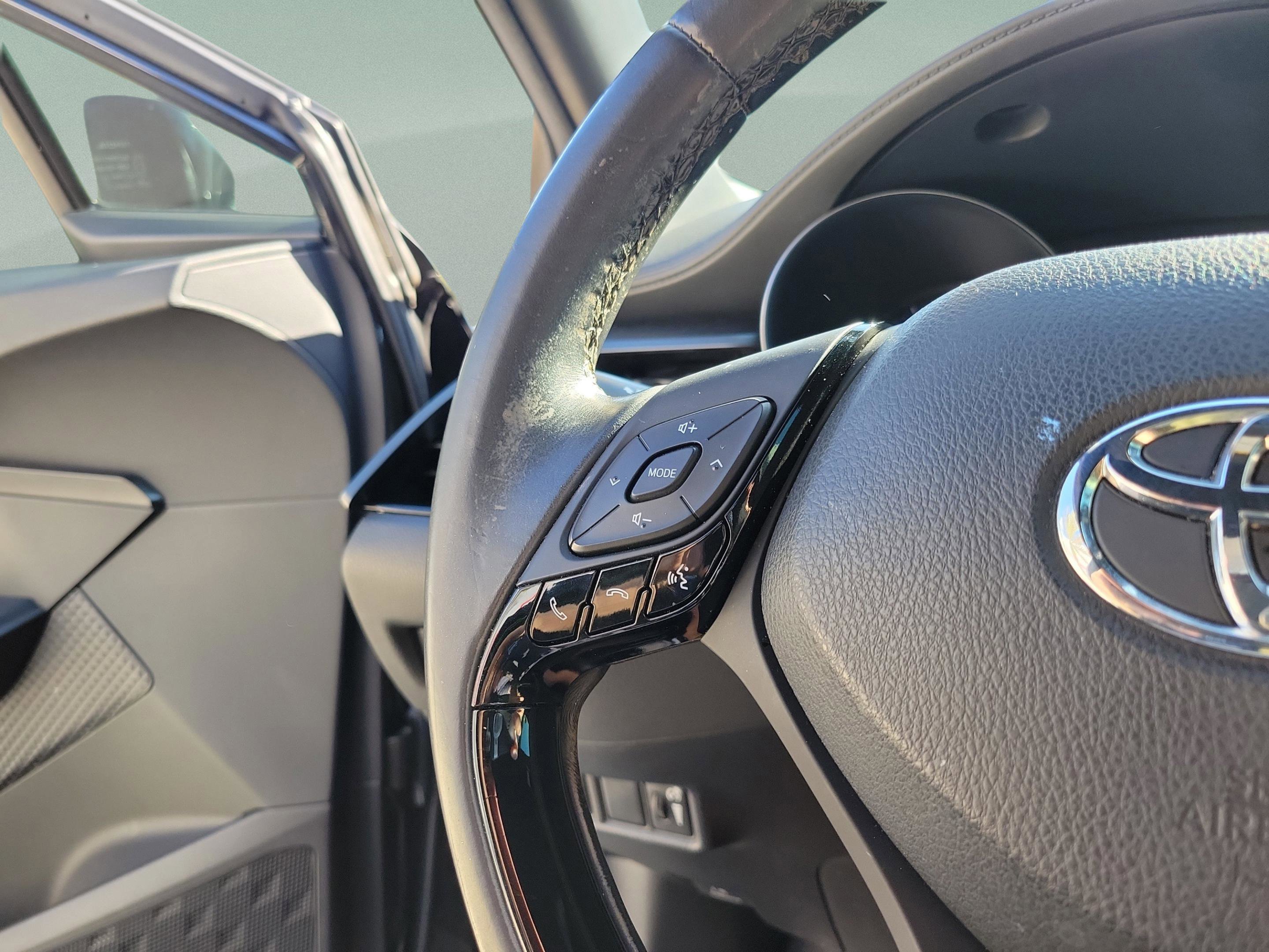 Used 2018 Toyota C-HR XLE FWD image 21
