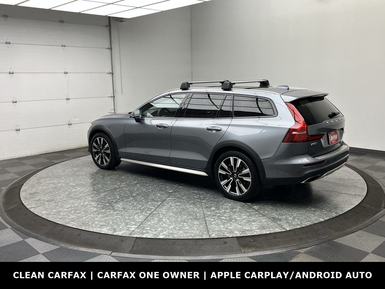 Used 2020 Volvo V60 T5 Cross Country AWD/4WD image 2