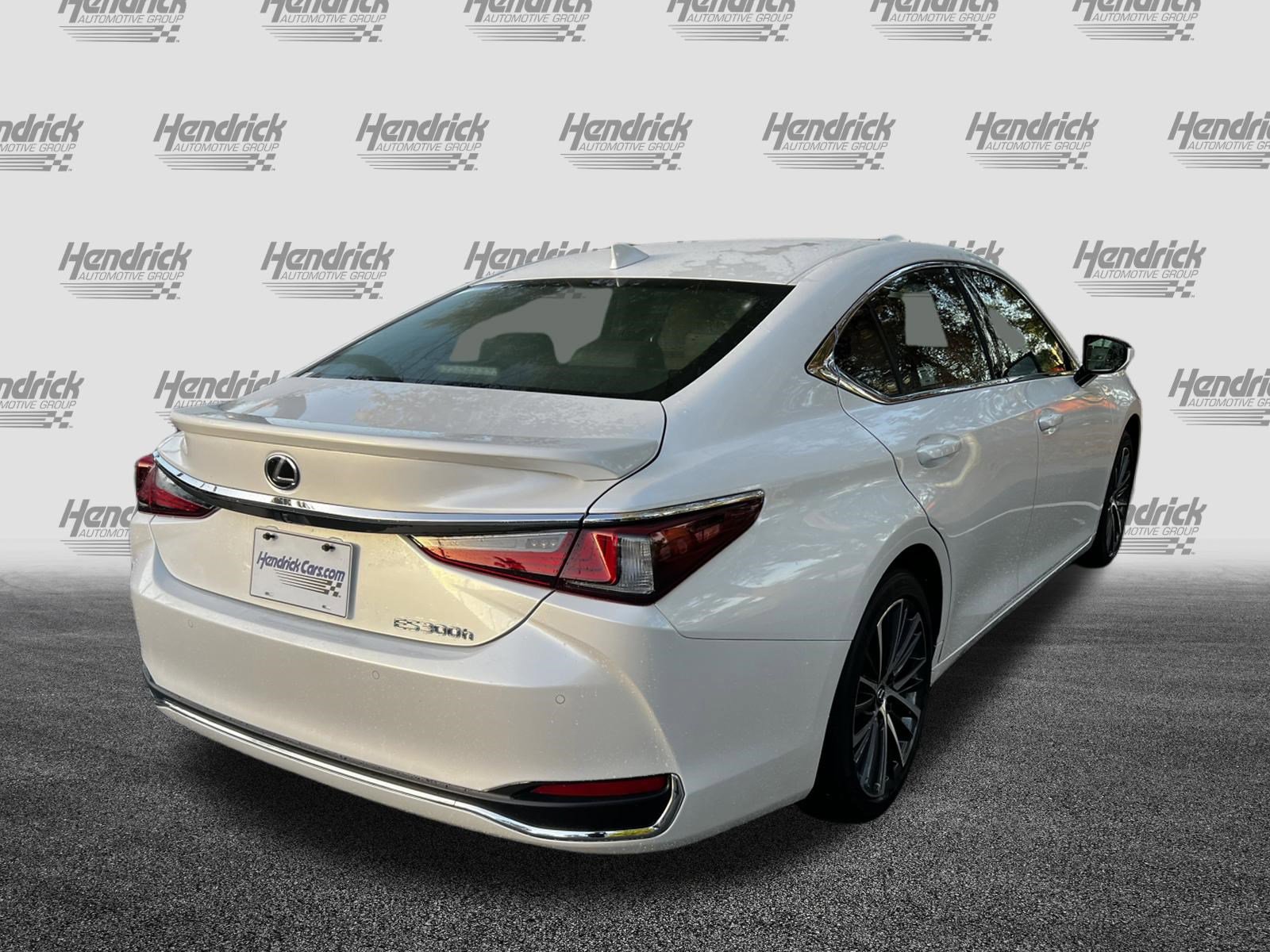 Used 2025 Lexus ES 300h w/ Premium Package image 9