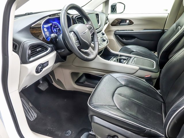 Used 2023 Chrysler Pacifica Limited image 10