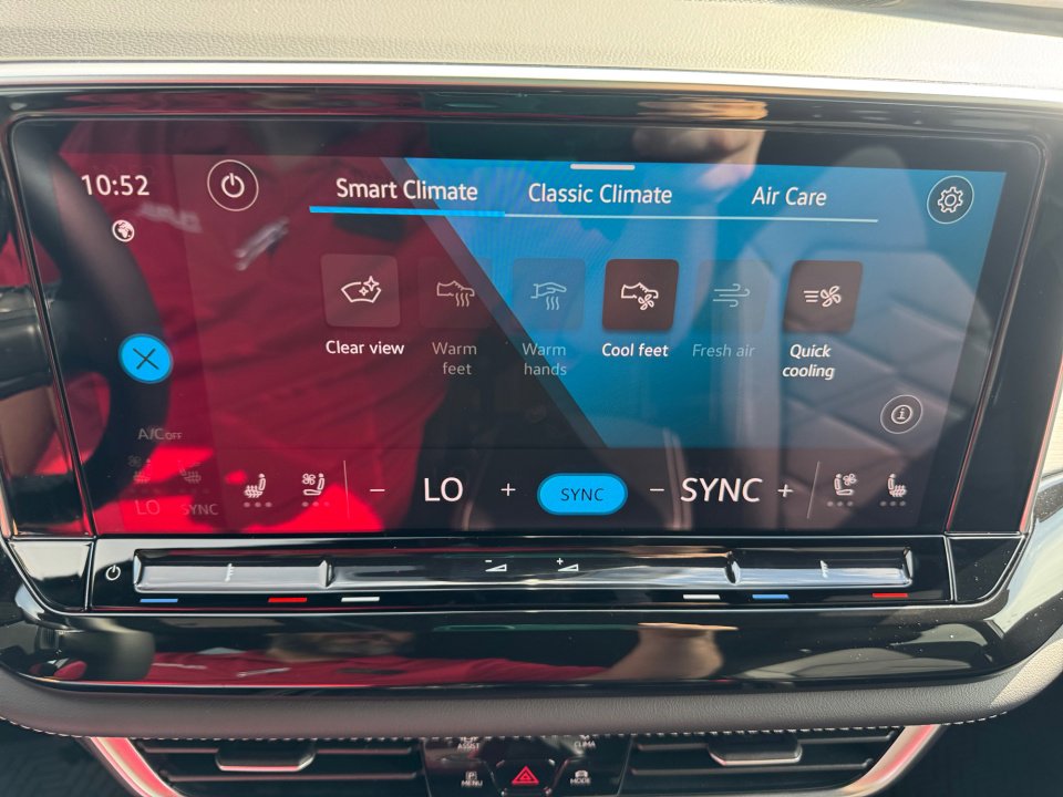 New 2026 Volkswagen Atlas Cross Sport SE image 18