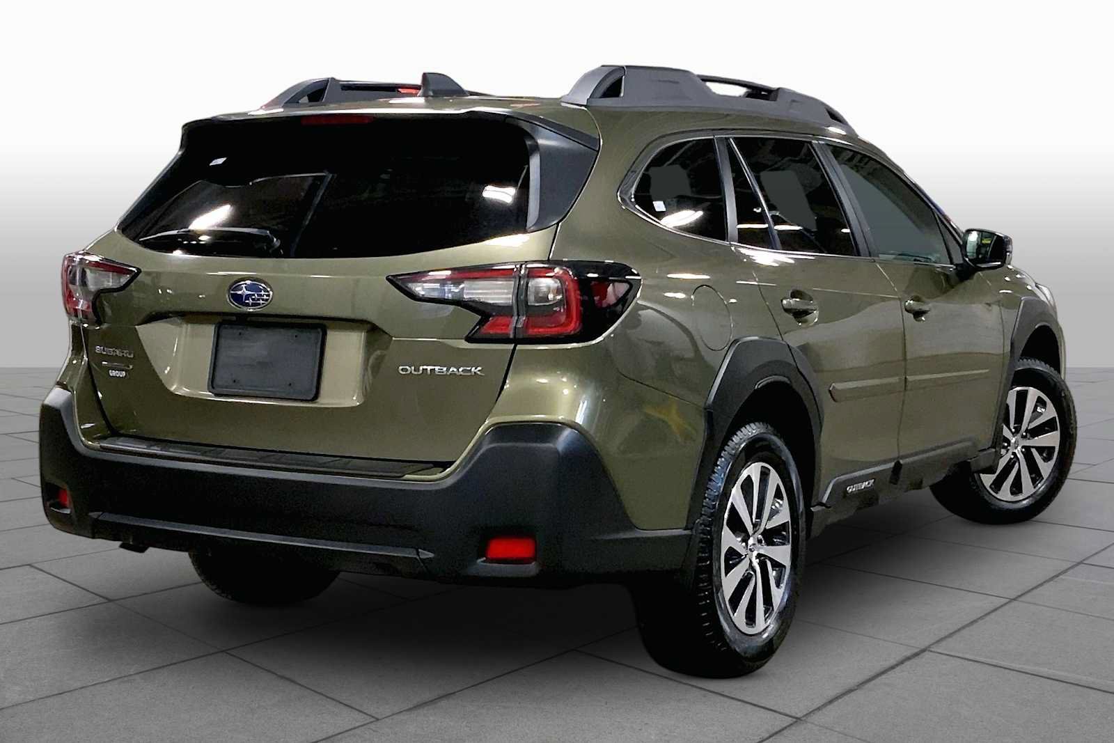 Used 2024 Subaru Outback Premium AWD/4WD image 13
