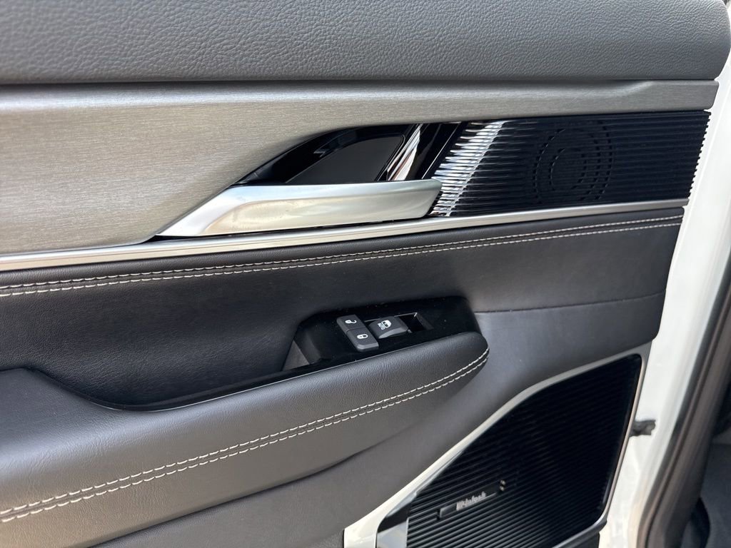 New 2025 Jeep Wagoneer L Series III w/ Premium Group I image 18