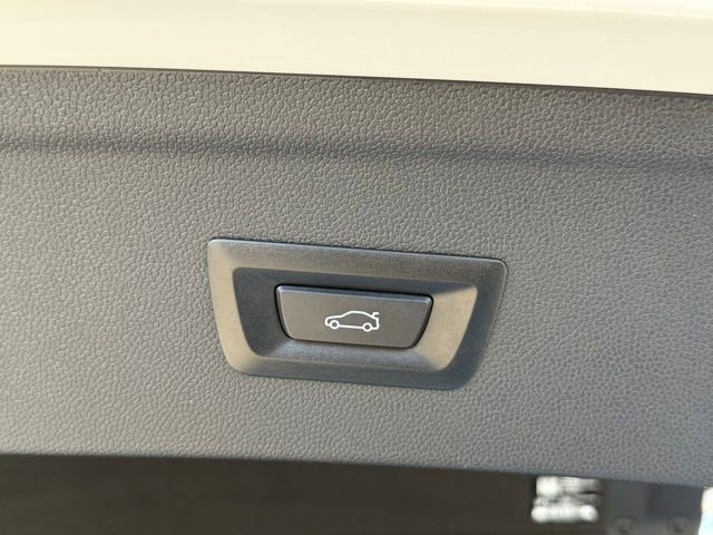 Used 2026 BMW iX xDrive45 image 16