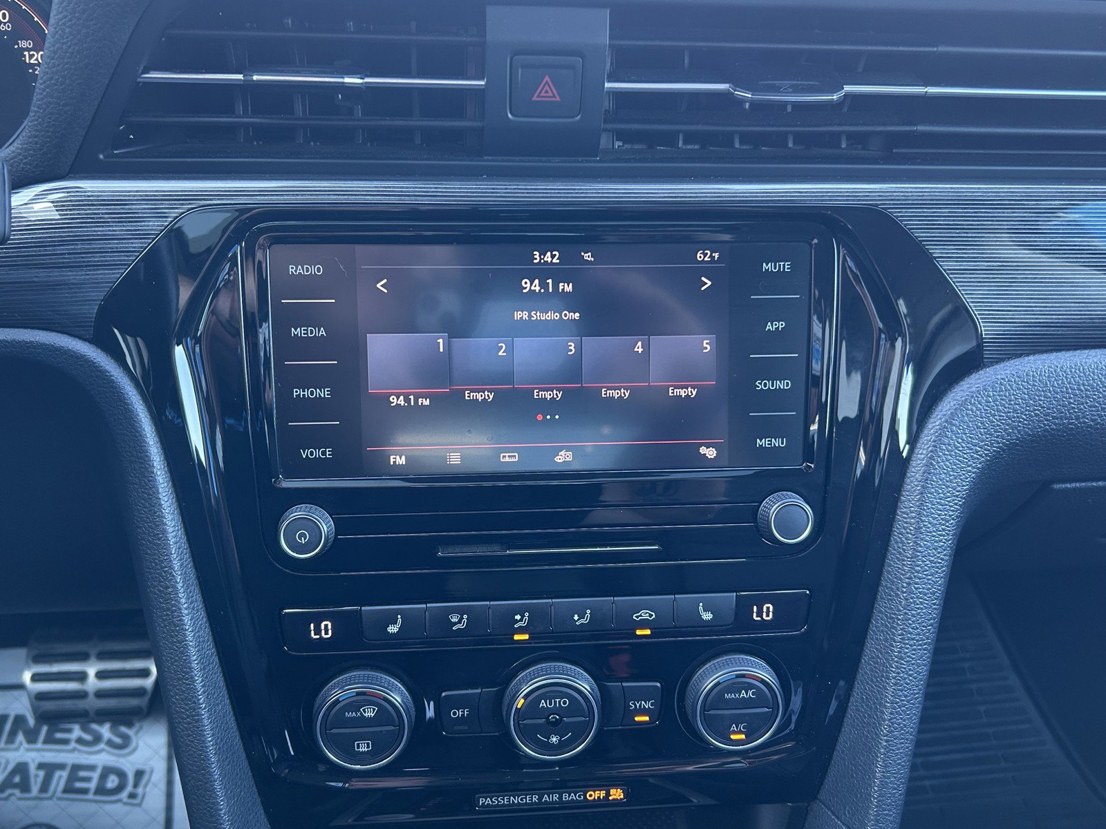 Used 2020 Volkswagen Passat 2.0T R-Line image 29