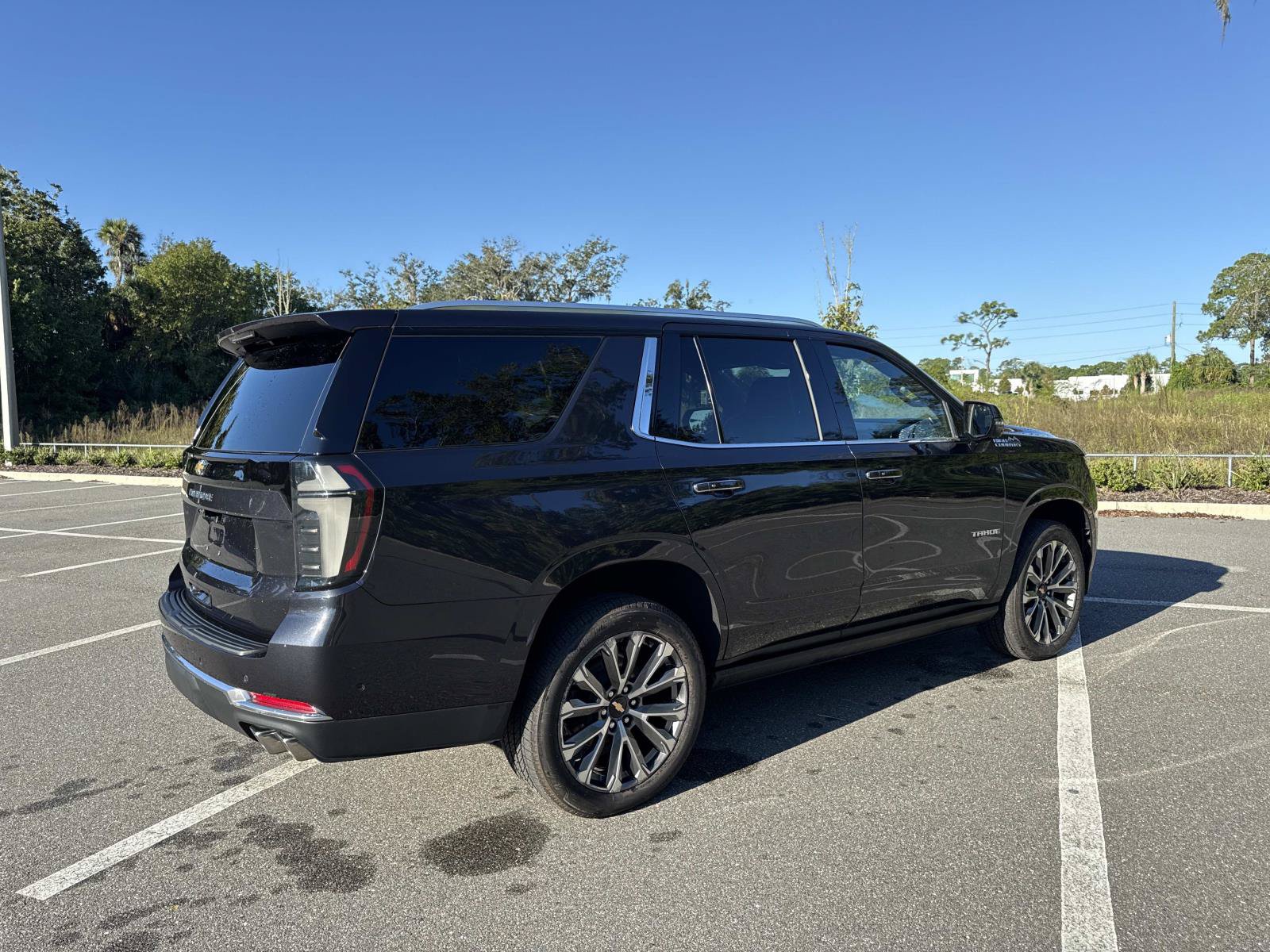 Used 2025 Chevrolet Tahoe High Country AWD/4WD image 3