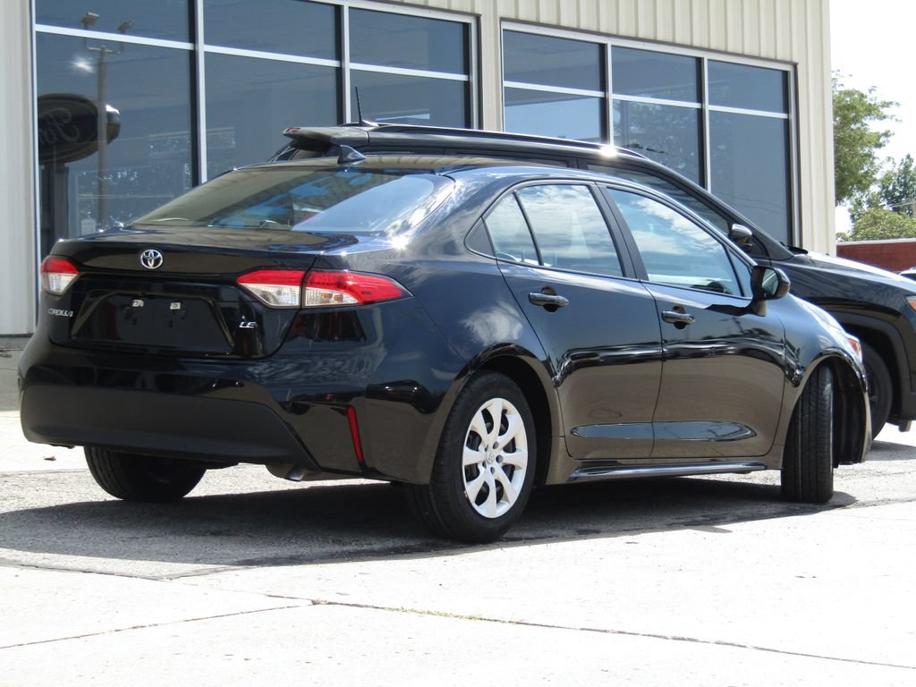 Used 2025 Toyota Corolla LE FWD image 3