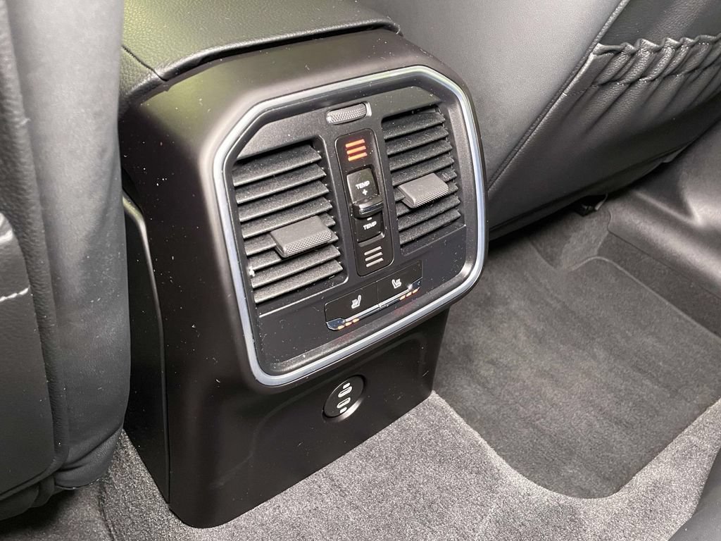 Certified 2024 Porsche Macan AWD/4WD image 25