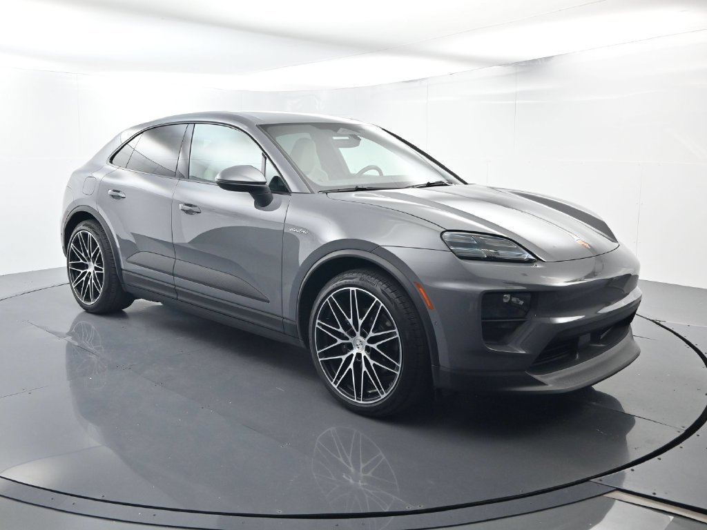 Certified 2025 Porsche Macan Electric RWD image 17