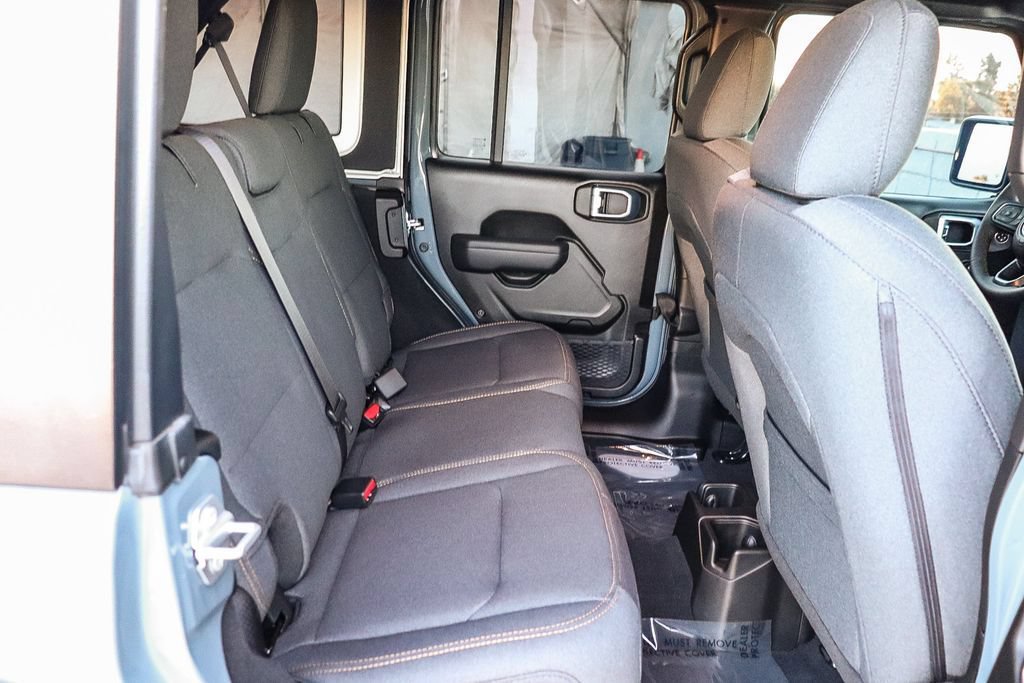 Used 2025 Jeep Wrangler Unlimited Sport AWD/4WD image 18