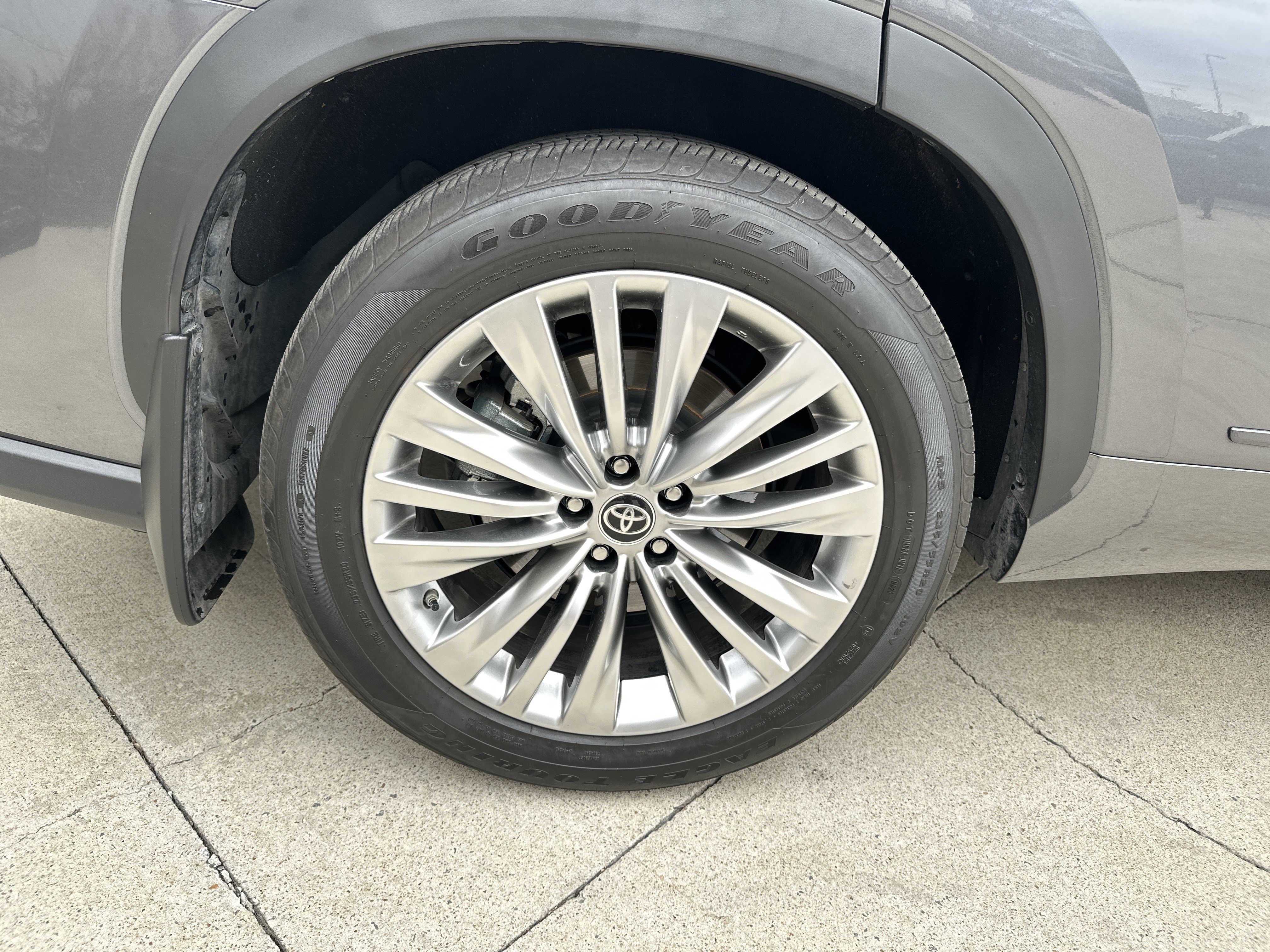 Used 2025 Toyota Highlander Platinum image 15