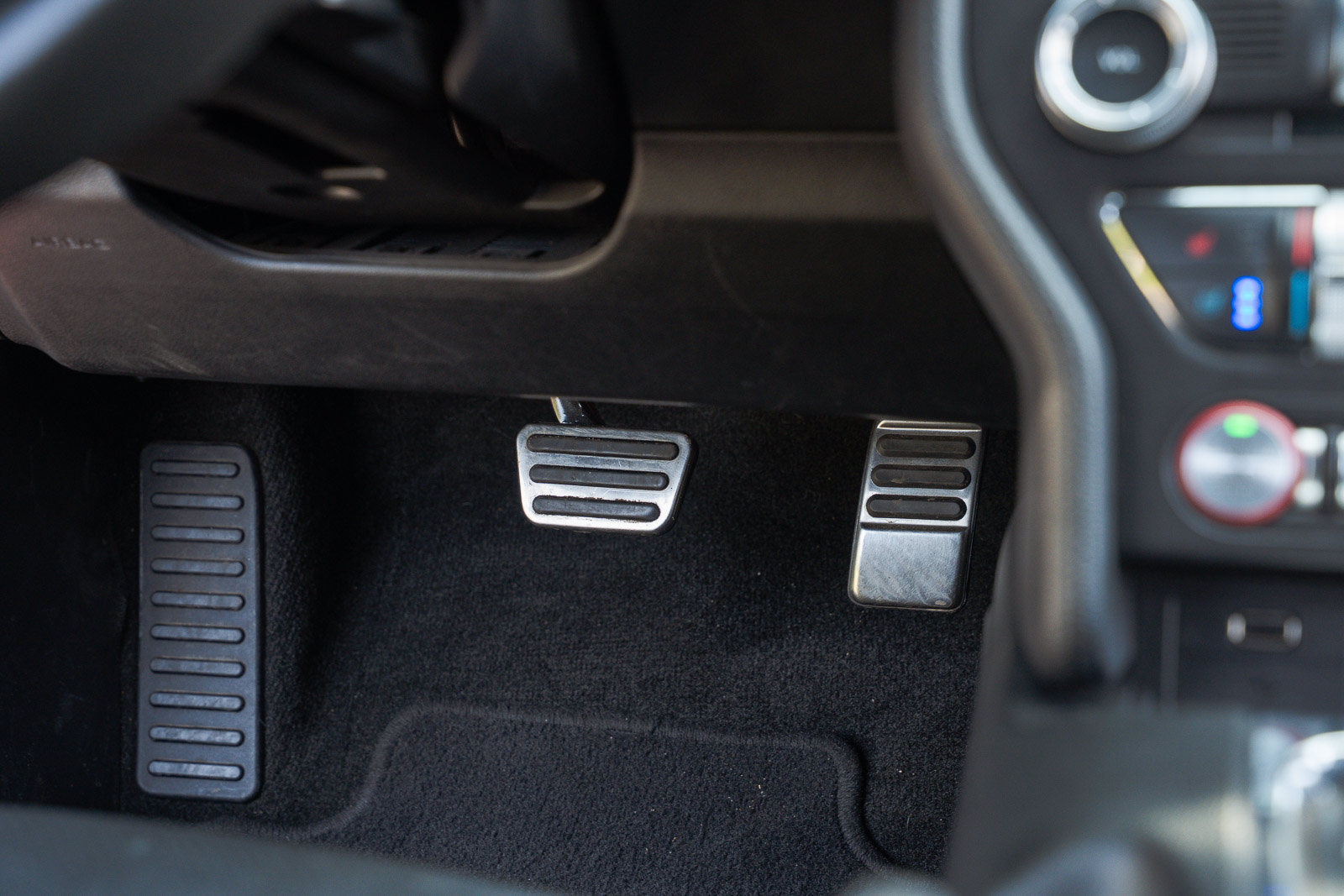 Certified 2018 Ford Mustang GT Premium RWD image 41