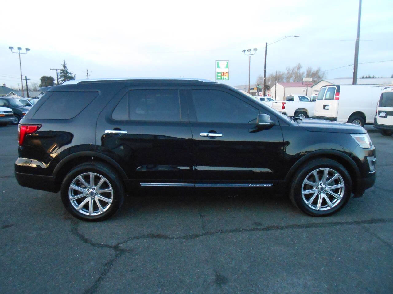 Used 2016 Ford Explorer Limited image 2