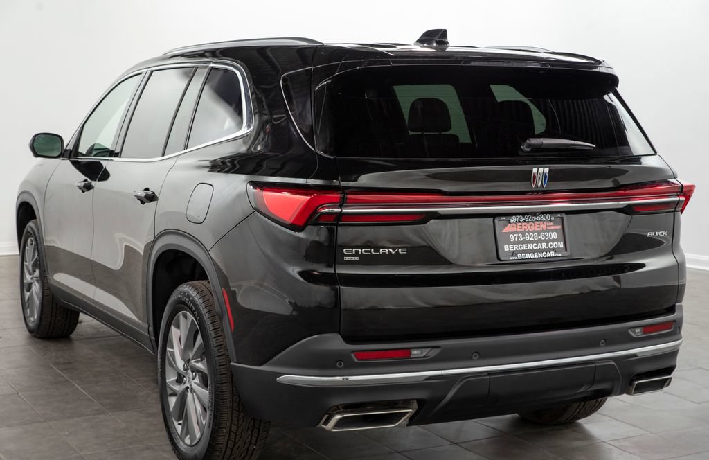 Used 2025 Buick Enclave Preferred AWD/4WD image 10