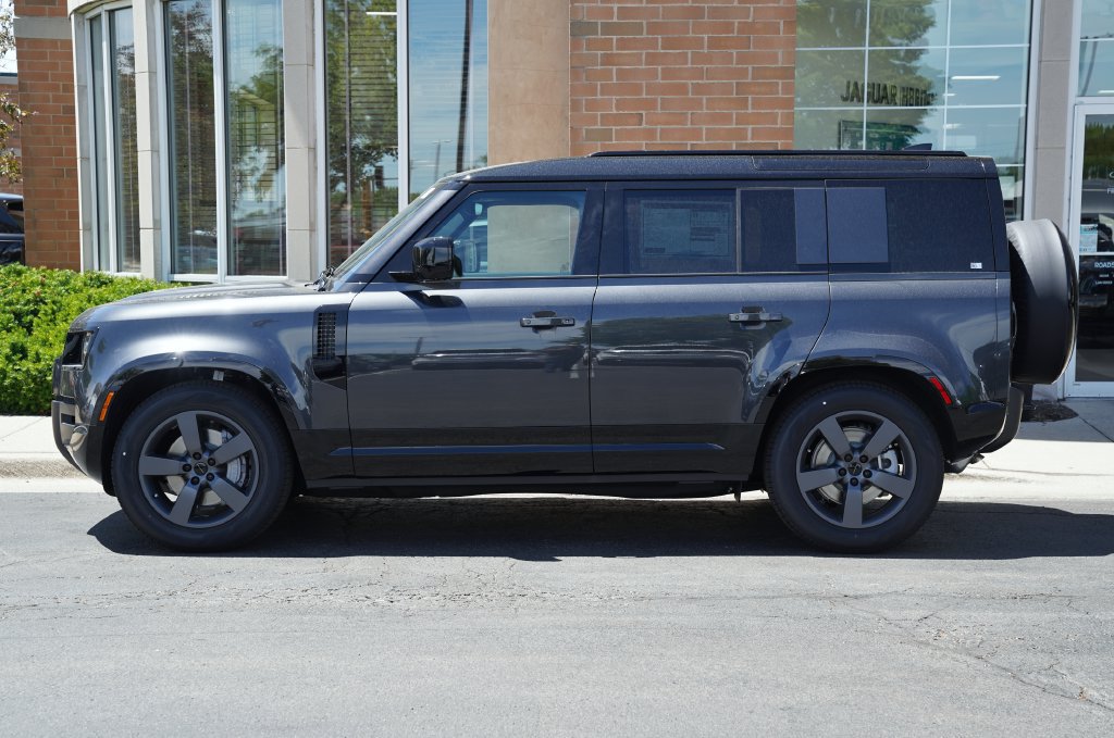New 2026 Land Rover Defender 110 X-Dynamic SE AWD/4WD image 2