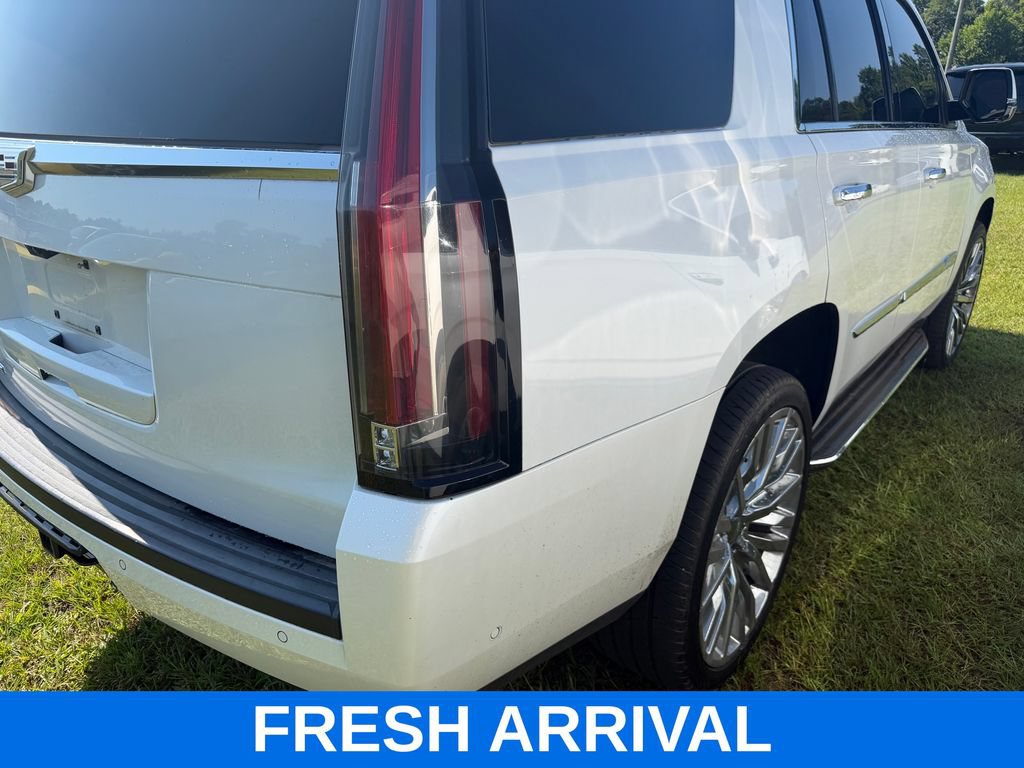 Used 2017 Cadillac Escalade Luxury AWD/4WD image 5