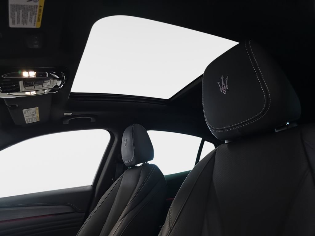 Used 2025 Maserati Grecale Modena AWD/4WD image 29