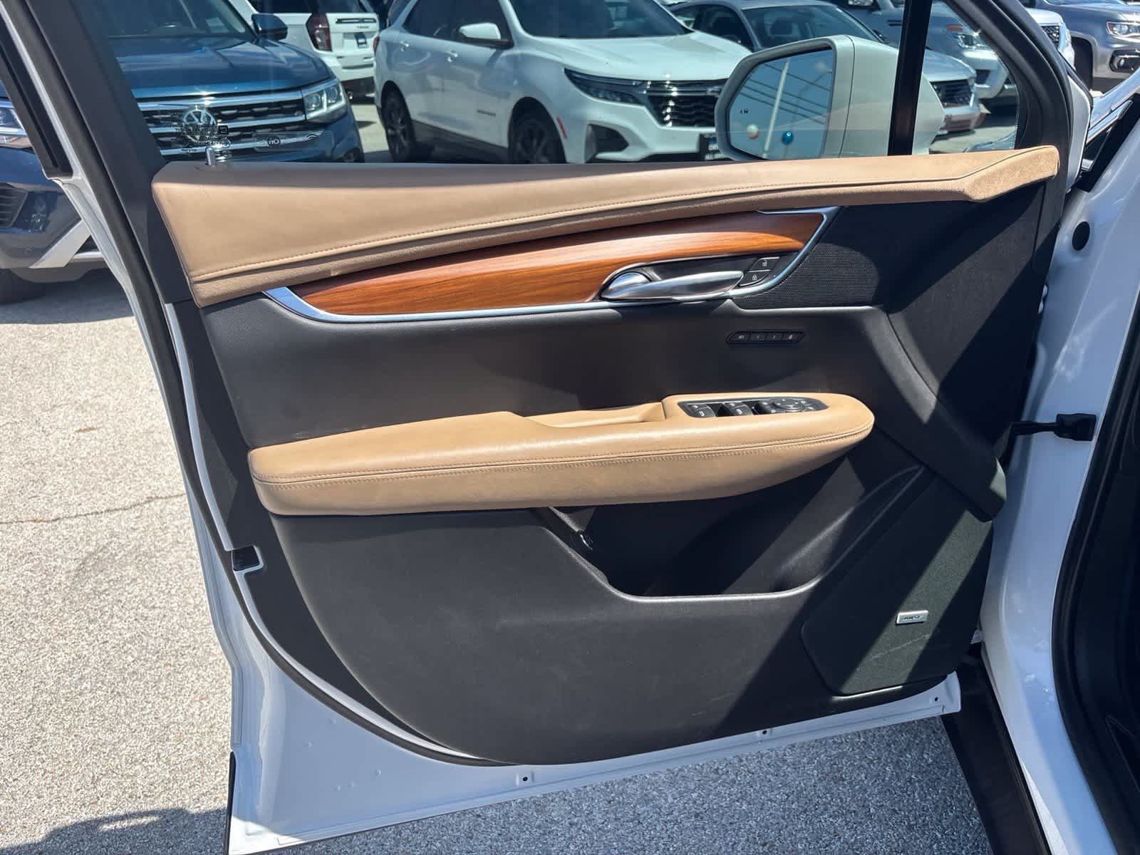 Used 2019 Cadillac XT5 Platinum AWD/4WD image 6