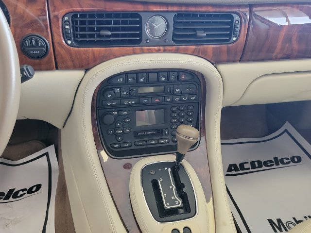 Used 2000 Jaguar XJ8 RWD image 25