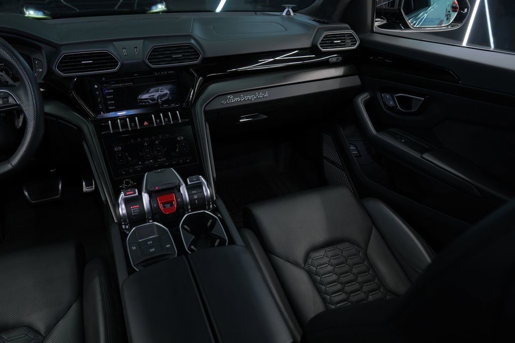 Used 2022 Lamborghini Urus AWD/4WD image 51