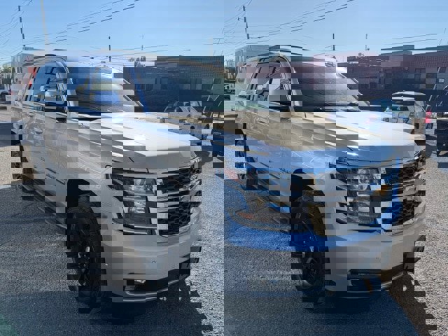 Used 2017 Chevrolet Suburban LT w/ Luxury Package image 6