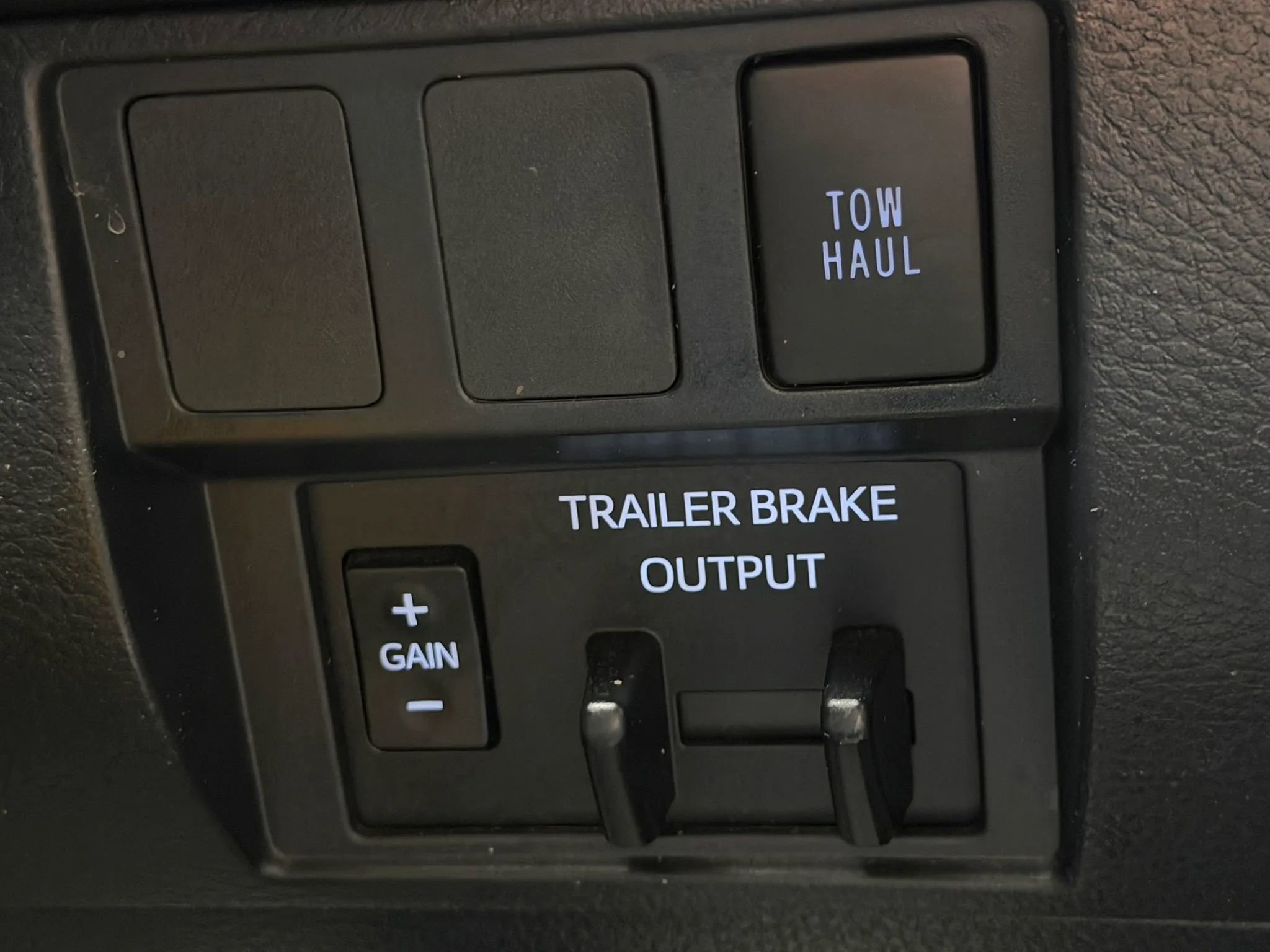 Used 2020 Toyota Tundra SR5 w/ SR5 Leather Package RWD image 33