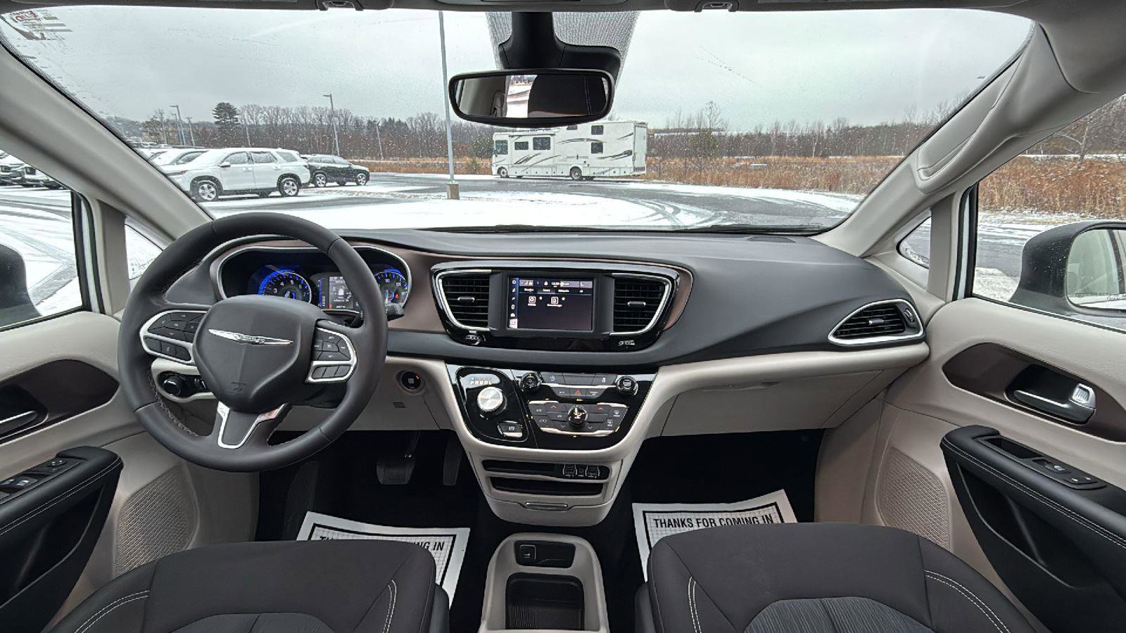 Used 2023 Chrysler Voyager LX image 26