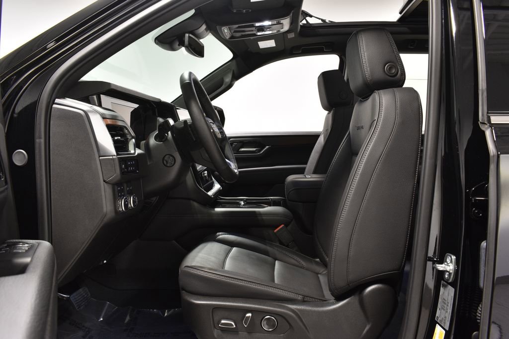 Used 2025 GMC Yukon Denali w/ Sun & Power Step Package image 10