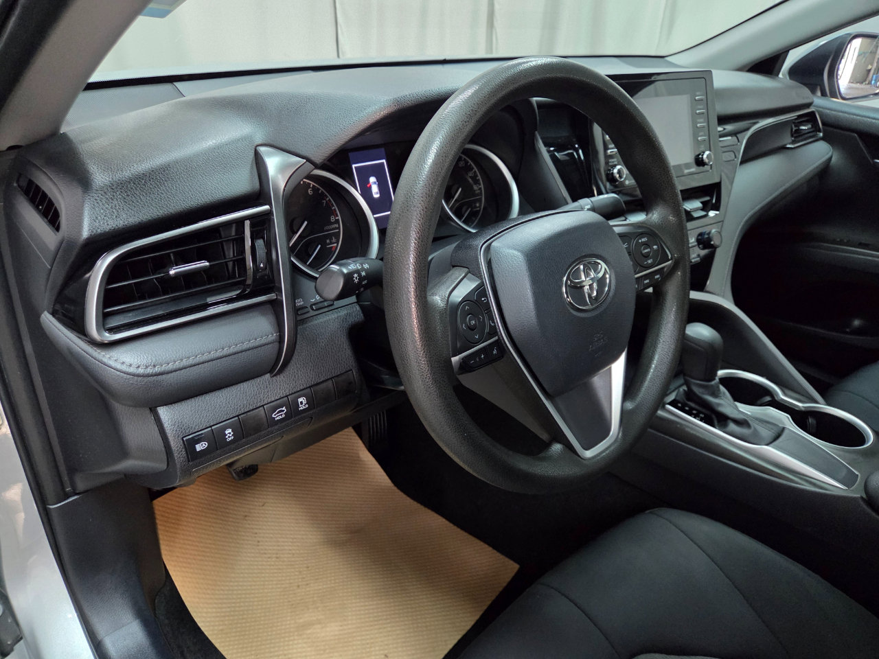 Used 2021 Toyota Camry LE image 17